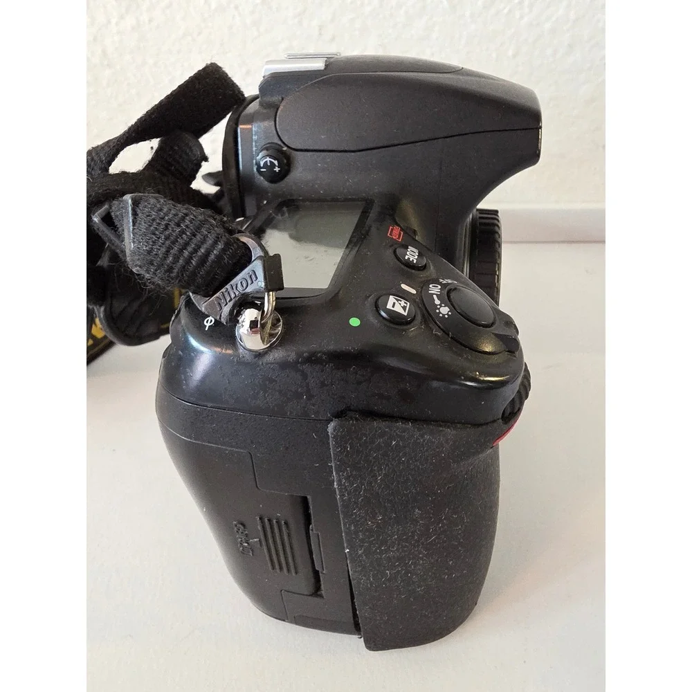 Nikon D700 12.1MP Digital SLR Camera Body FX Full Frame with Box & Auto Winder